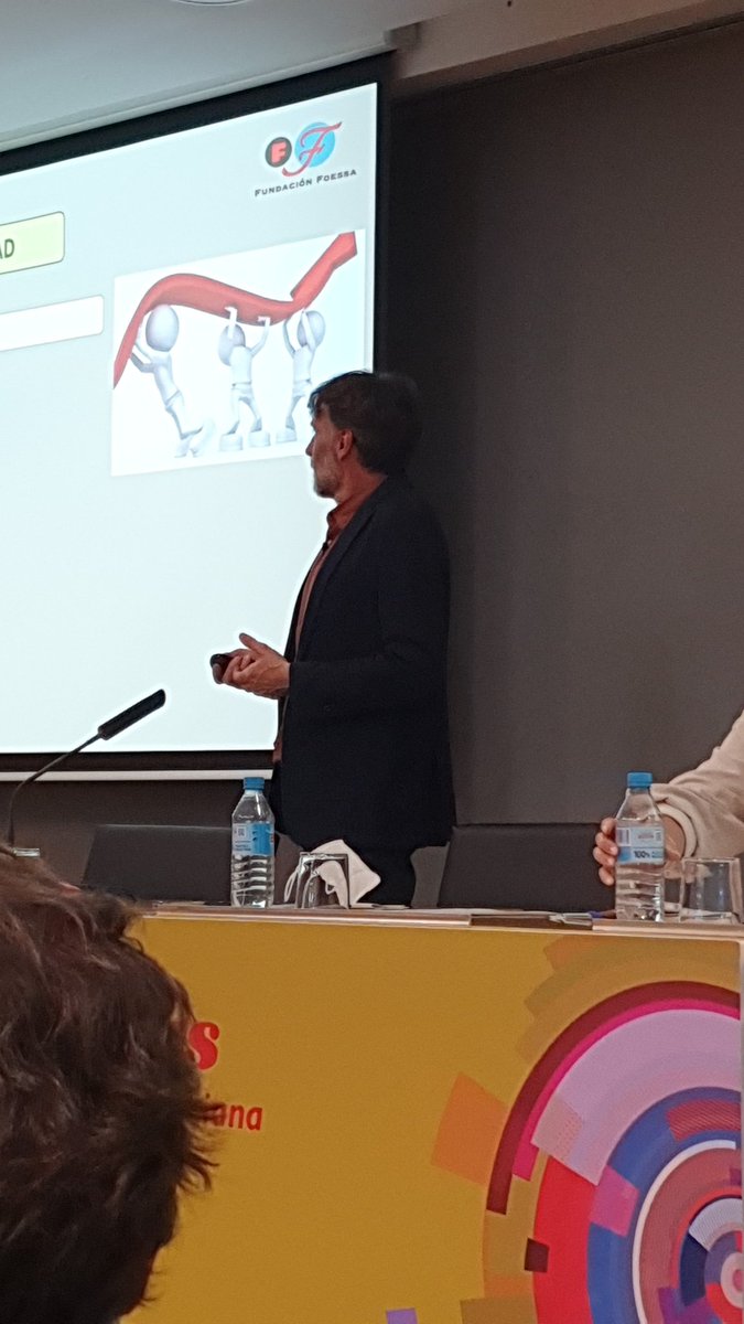ValenciaCaritas's tweet photo. Nos enfrentamos a unos grandes retos como sociedad, que pasan, entre otros por separar el acceso a los derechos de los ingresos; y no dejar nadie atrás, trabajando lo comunitario y desde la esperanza #FoessaCV2022 https://t.co/ZGRLiDEHrE