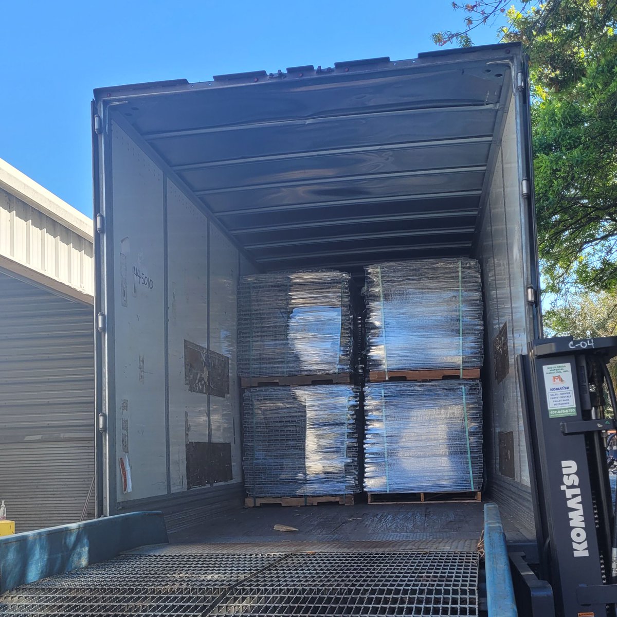 MidFlMH's tweet image. We&apos;re happy to have a few different suppliers of wire decks to support us when we are this busy! In the past two weeks we&apos;ve delivered thousands of 42&quot; x 46&quot; wire decks to customers throughout Florida. 

bit.ly/3vl0XaA

#MFMH #warehouse #logistics #forklift