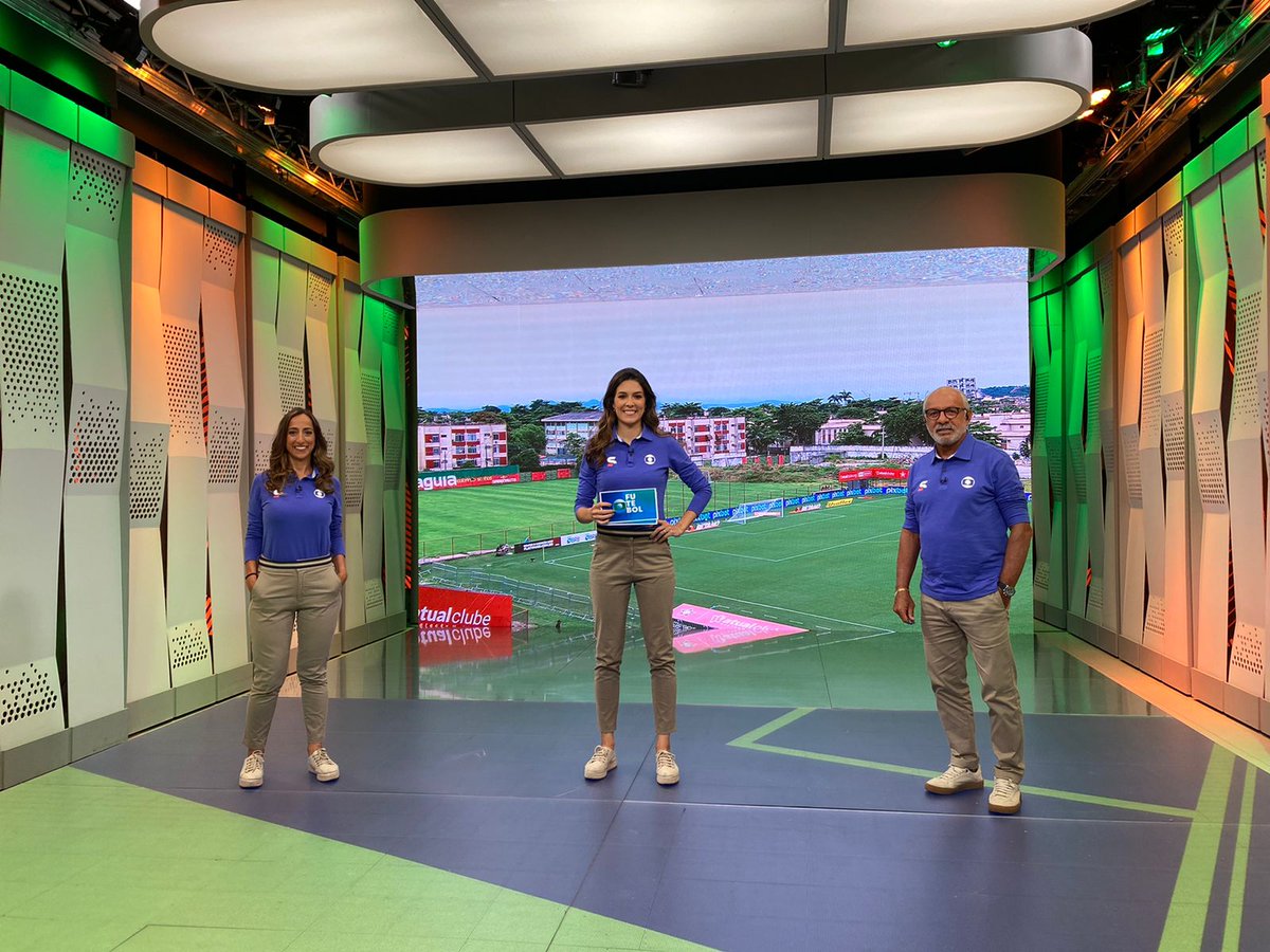 dibradoras's tweet image. É DELA! @renatasilveirag é a dona da 1ª voz feminina a narrar uma partida de futebol na @tvglobo. Desejamos que ela seja a primeira de muitas narradoras a ocupar este espaço. E sintoniza lá no 5 que tem @Flamengo x @Gremio. "Demorou, mas chegou pra valer", como diz aquele samba.