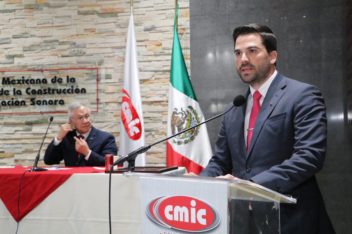 AlfonsoDurazo's tweet photo. Extiendo una felicitación a @jorgeaguirree quien fue nombrado presidente de @cmicsonora. Mi reconocimiento al despeño que este joven ha realizado a favor de #Sonora y con el cual trabajaremos de la mano para construir oportunidades para todas y todos. https://t.co/3ypkFCXvyk