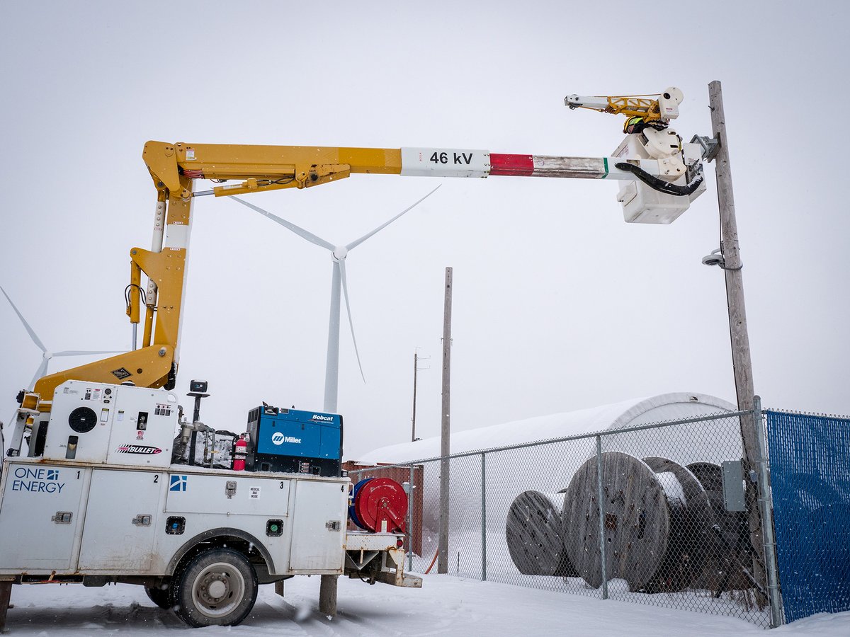 onepowerco's tweet photo. #WindViews | Let It Snow! 🌨️
As an industrial power company, OE is dedicated to serving its customers during the 🌧️ rain, ☀️ shine, or ❄️snow. That’s why we have qualified technicians outfitted with the warmest #PPE – so they can comfortably (and safely) operate year-round 📅 https://t.co/2iYejRGXbn