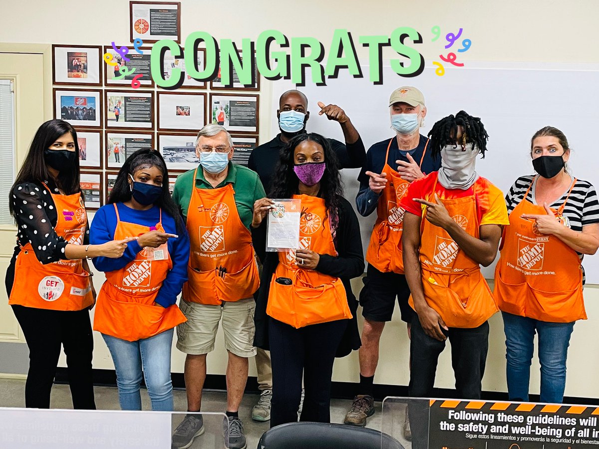 💥 Town Hall Recognition 💥 Newly promoted CXM Keke getting recognized by the associates for her leadership and always responding quickly to associate and customer needs. Outstanding! 👏👏👏