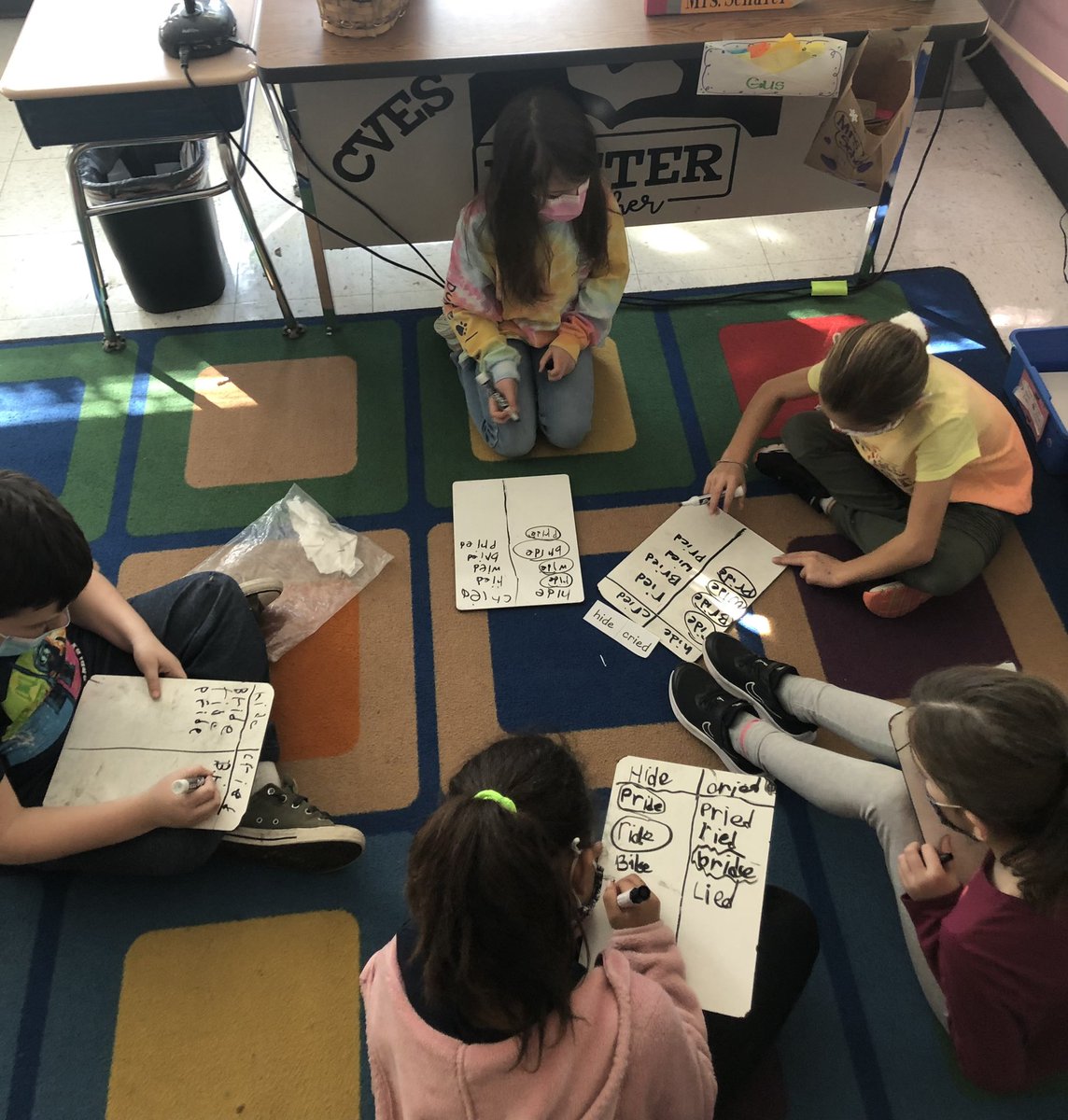 Second graders working together in rug clubs to focus on vowel patterns…what looks right to you? #bettertogether <a href="/LucyCalkins/">Lucy Calkins</a> <a href="/cveschargers/">Churchville Chargers</a> <a href="/lisa_minutoli/">Lisa Minutoli</a>