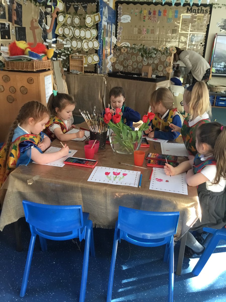 stjosephskly's tweet image. #ElderClass have loved our beautiful Tulips in class this week, they really have made us smile and brightened up our family table. Today we had a go at drawing and painting them. Check them out - they are beautiful. 🌷 🌷 🌷 
#InTheMomentLearning #EyfsRocks