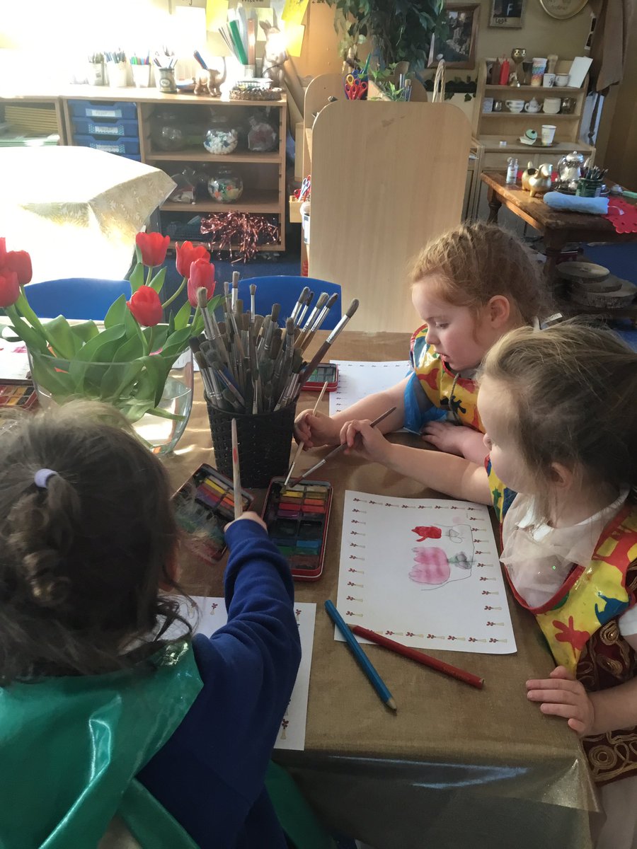 stjosephskly's tweet image. #ElderClass have loved our beautiful Tulips in class this week, they really have made us smile and brightened up our family table. Today we had a go at drawing and painting them. Check them out - they are beautiful. 🌷 🌷 🌷 
#InTheMomentLearning #EyfsRocks