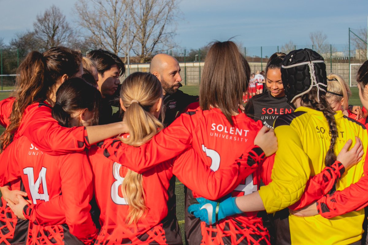 SolentLadies's tweet photo. 6-6!

Last kick of the game!! The ladies fight back from two goals down twice in both halves to record a well-deserved draw😁🤝

What a game🥶🥵

#WeAreSolent🔴 #MakeSparksFly💫 https://t.co/pcOsOpAFFE