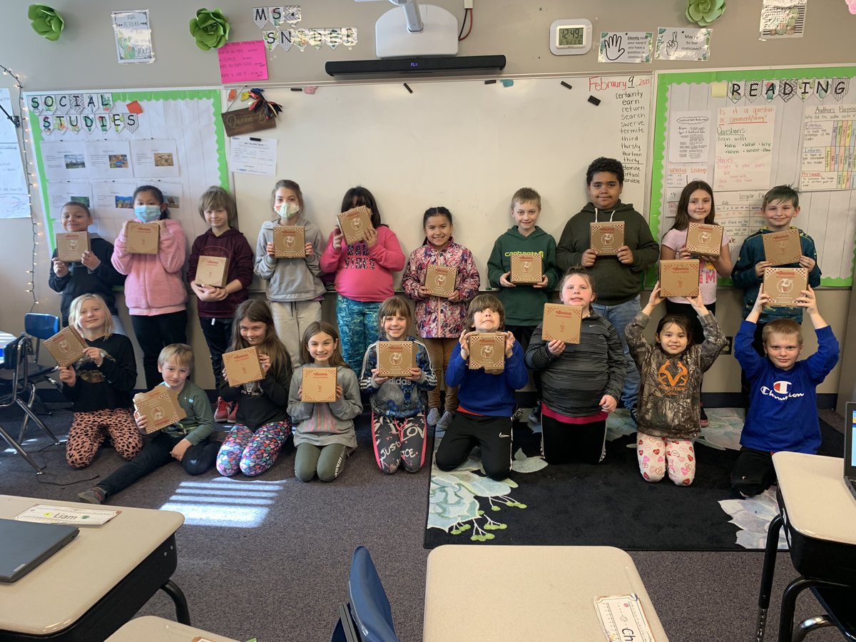 mssniderNE's tweet photo. Happy National Pizza Day!! Huge thanks to @valentinospizza for donating the boxes for our students to make fraction pizzas! They loved connecting math to the real world! https://t.co/TqaNaTQbzv