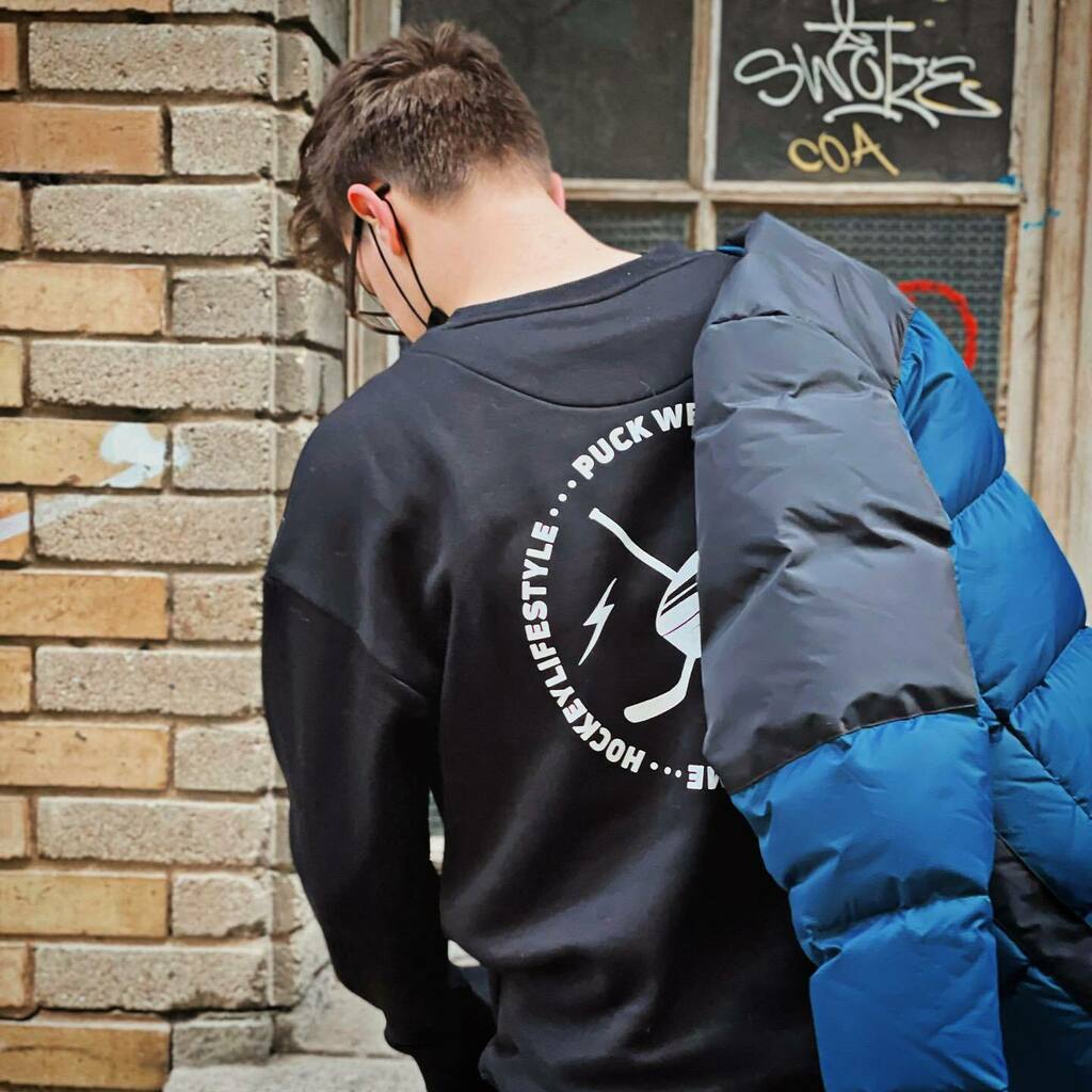 PuckWear's tweet photo. The PUCK circle sweater black ⚫️🥅 #downhillrider @nicola_jordi knows how to wear it 🚲🚲 
.
#hockeyislife #hockeylifestyle #downhill #sweater #hockeysweater #lifestyle #icehockey #hockey #blacksweater #wealwaysplayedthegame #eishockey #switzerland #sch… https://t.co/i5myzeV48C https://t.co/2vMqebgReP