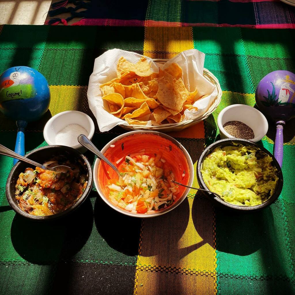ParoDeeJay's tweet photo. We’re having an amazing time with the #DanceAndSalsa tour at #PlayaMia! We’ve got the food part down… up next… let’s dance!! :D #PlayaMiaCozumel @playamiacozumel https://t.co/80vzWC2Wks