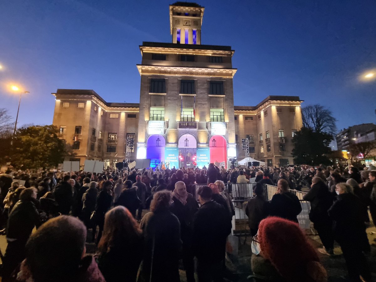 alexiscorbiere's tweet photo. Beaucoup de monde au rassemblement fraternel à #Montreuil. Avec @PatriceBessac, les associations et les artistes, nous n'acceptons pas que Zemmour vienne ici dire tout le mal qu'il pense de la #SeineSaintDenis. https://t.co/2Qimbxz8ph