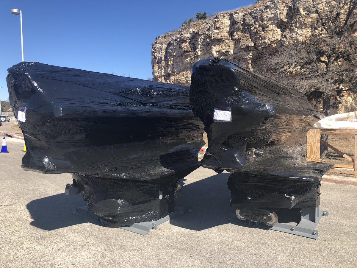 jeffrey_siebert's tweet photo. Gold Train #1 has arrived! (Coach 3 not in picture). Come experience the only #BandM in the world to offer a middle / centerline seat! #SFFT2022 #DrDsCliffhanger #DiveCoaster https://t.co/UtdjgV3G53