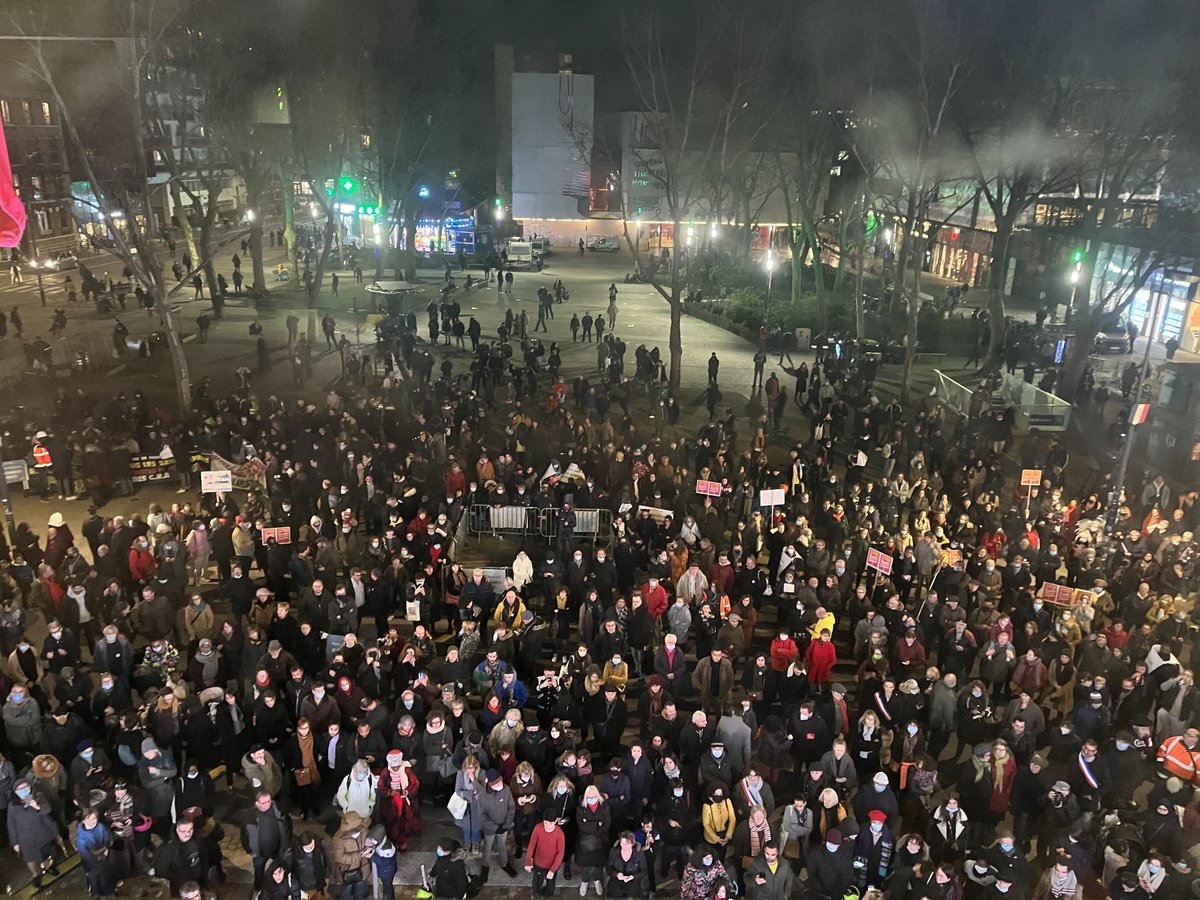 PatriceBessac's tweet photo. « La République nous appelle. Amis, citoyen-ne-s, tout dépend de nous. Il est temps de relever la tête. La France n’est pas une nation ethnique, ni religieuse. Nous sommes une nation républicaine. La République existe par la volonté de chacune et de chacun. » #Montreuil https://t.co/j4uKgDnsA6