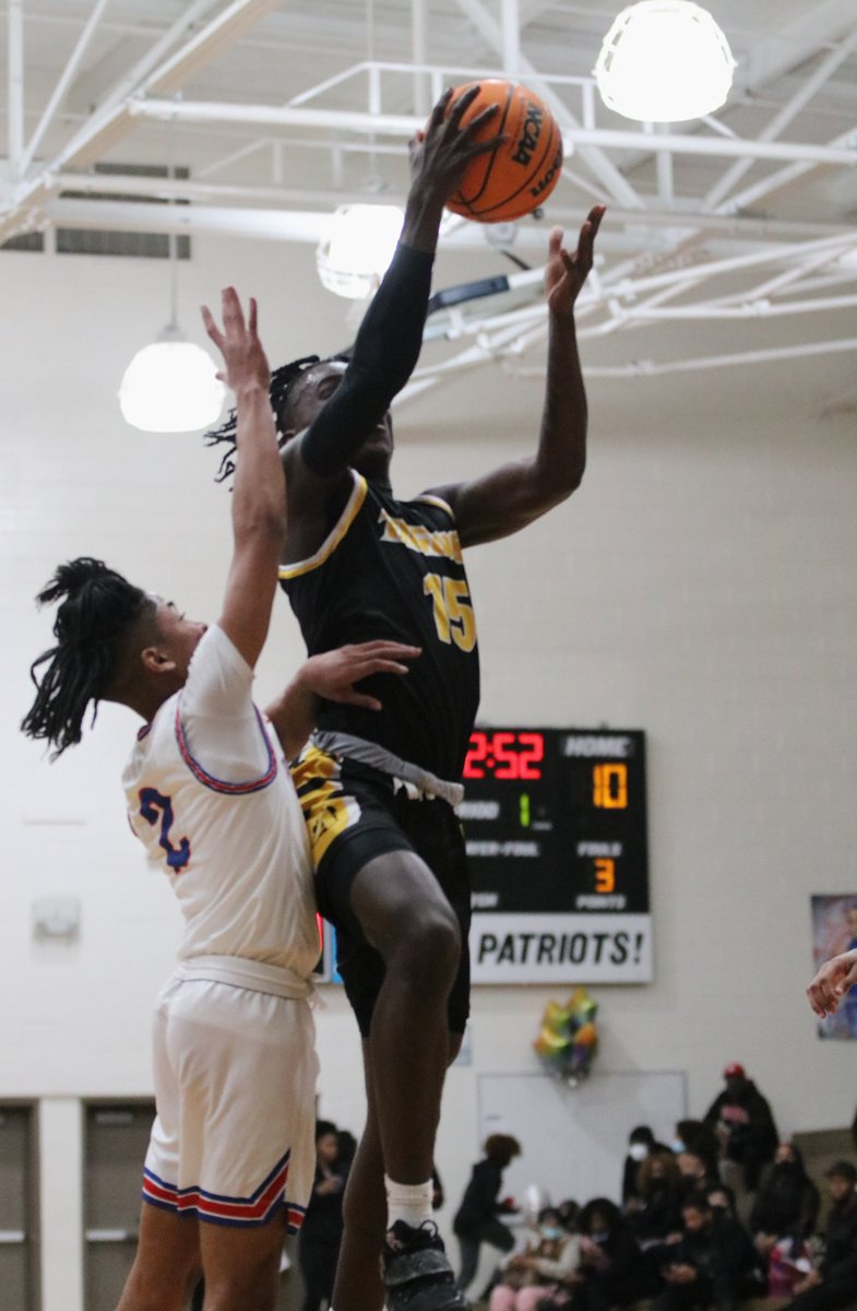 AnthonyBanks22's tweet photo. Alcovy's @Benghodges15 was a scoring machine last night against Heritage High. Impressive performances both offensively (41 pts) and defensively. @AHSTigerHoops   @Alcovy_Sports @CovNewsSports @PBHubb23 https://t.co/reyqC4bOzj