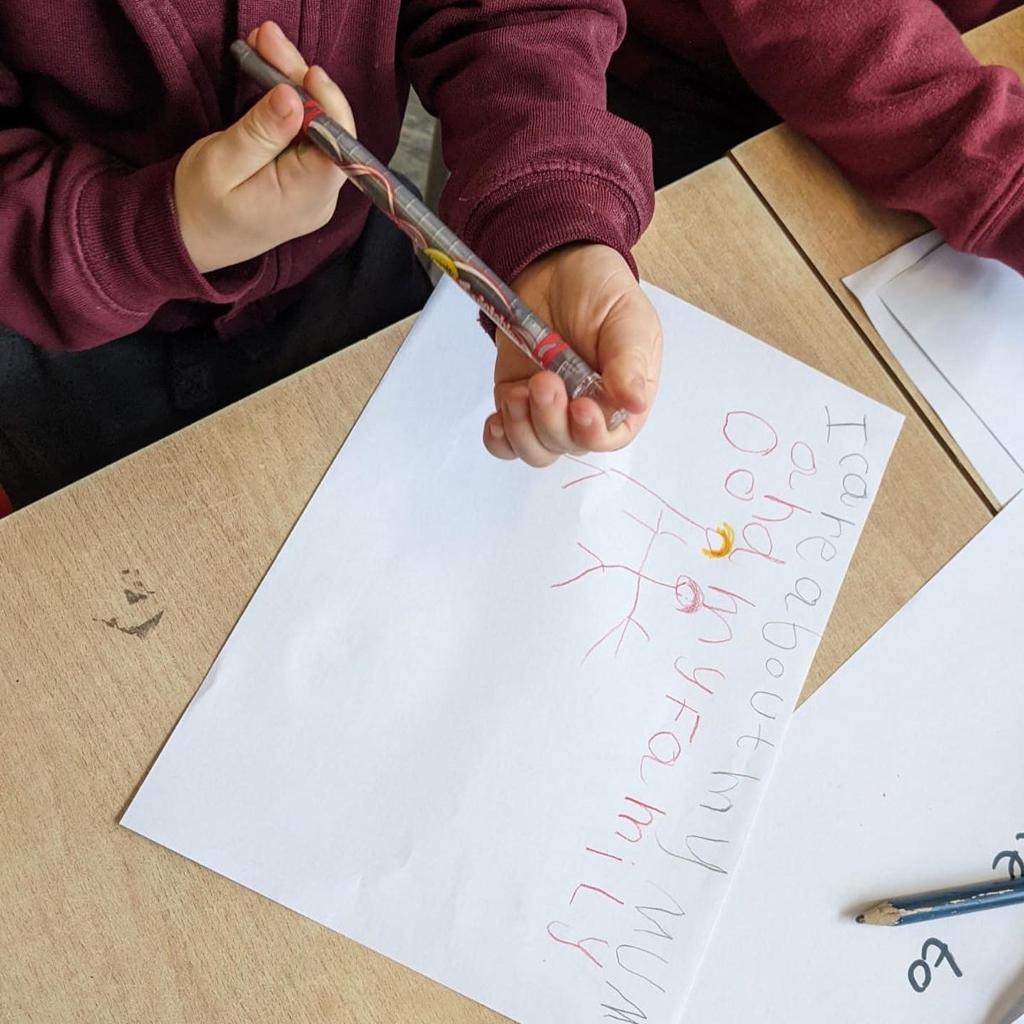 dalmainschool's tweet photo. Amazing writing today from Reception inspired by our Writing Week book 'Change Sings' by Amanda Gorman. They discussed how they would change the world and later this week their wonderful writing will be turned into placards. #DalmainWritingWeek https://t.co/FLNXTumcs3
