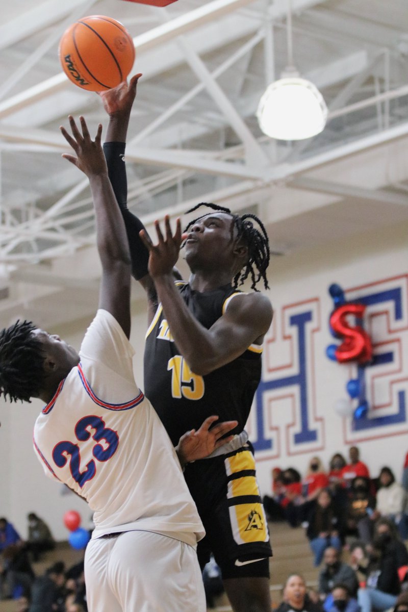 AnthonyBanks22's tweet photo. Alcovy's @Benghodges15 was a scoring machine last night against Heritage High. Impressive performances both offensively (41 pts) and defensively. @AHSTigerHoops   @Alcovy_Sports @CovNewsSports @PBHubb23 https://t.co/reyqC4bOzj