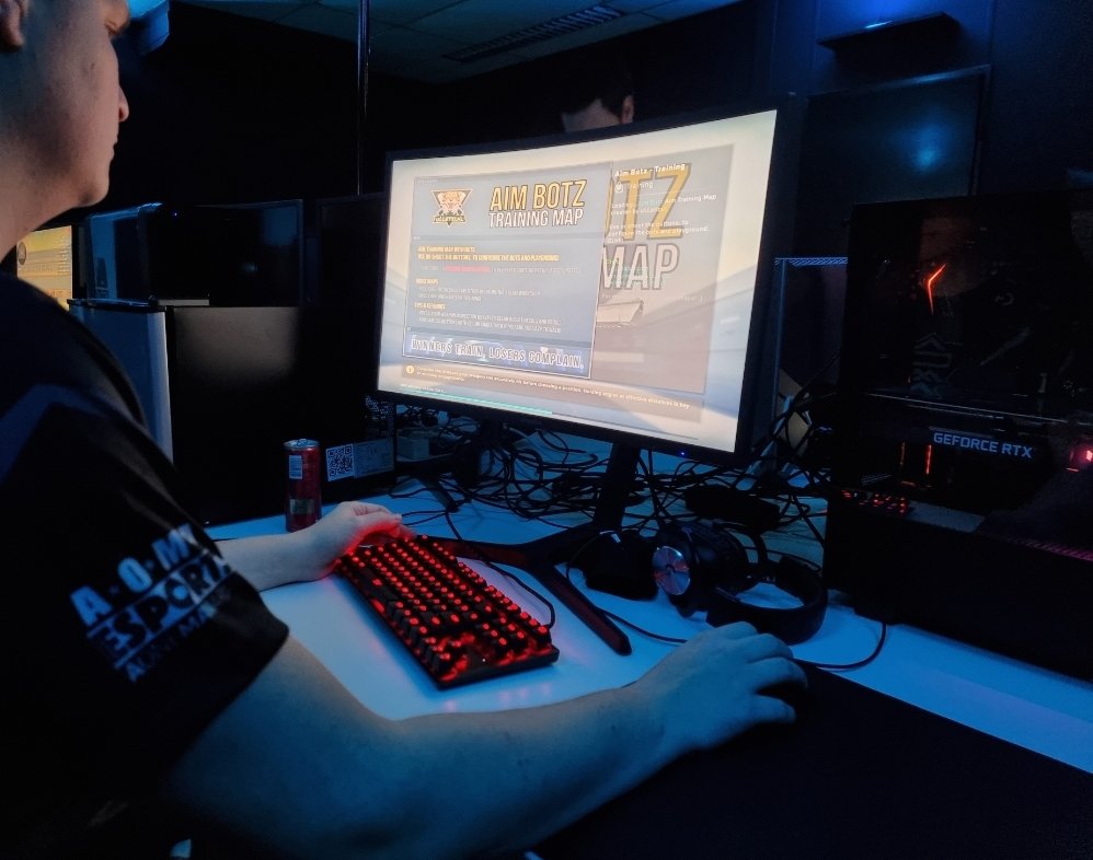 AomaEsports's tweet photo. Staying sharp with aim training🎯💪🏽
Which platform do you use to keep your aim sharp? Let us know!
-- #aomaesports --
#gamer #gametraining #gamerlife #GamersUnite https://t.co/XxX2XbTsBd