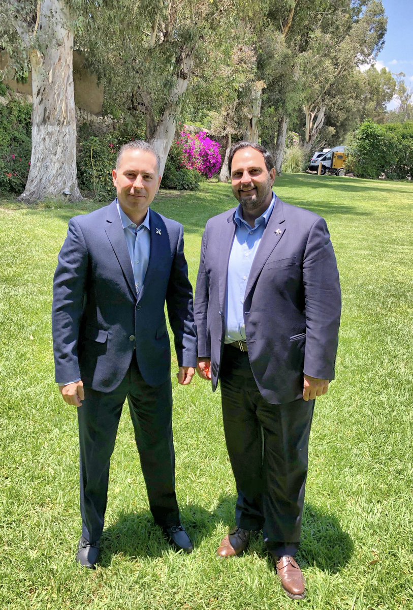 robertogcanton's tweet photo. Reconozco la gran labor realizada por @GermanFGonzalez al frente de @canirac y reafirmo el apoyo a su proyecto como Presidente Nacional por un año más.
Honrado asumo una nueva encomienda como Vicepresidente Regional para continuar aportando al desarrollo de los restauranteros. https://t.co/UZqHsqe2mv
