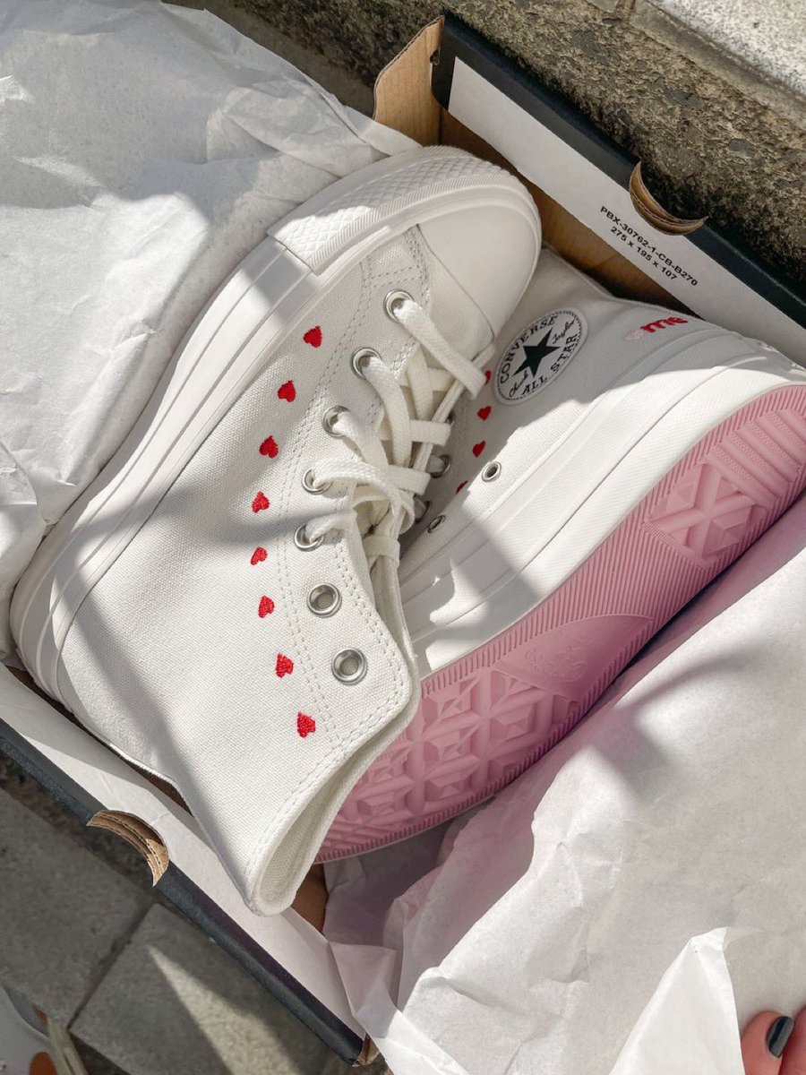 TheSoleWomens's tweet photo. Ad: Last sizes remaining! Cop them before it’s too late 💖

Link > https://t.co/dRbnRV0tR4 https://t.co/OQVussyG2V