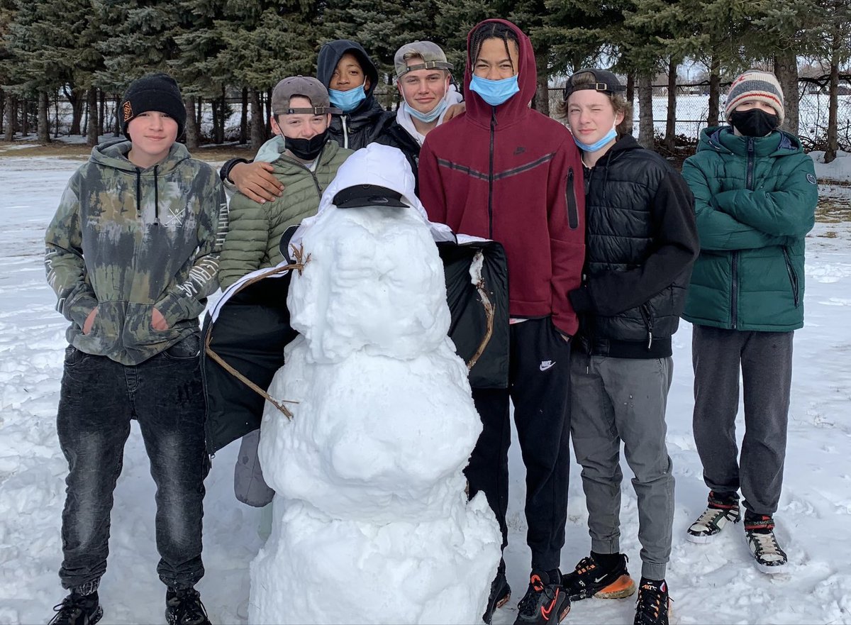 When the FDK students <a href="/mcnapseagles/">McNaughton Eagles</a> are devastated that their snowman/bonhomme was destroyed, our <a href="/mcnapseagles/">McNaughton Eagles</a> Intermediate students get to work building a snowman and smiles for our littles! Proud of your Eagle leadership! <a href="/LKDSB/">Lambton Kent DSB</a> <a href="/LkdsbM/">LKDSB MDT</a>
