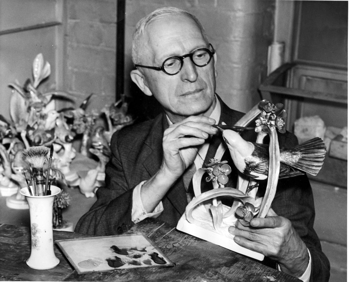 TheMoRW's tweet photo. FREE ONLINE TALK Tues 15 Feb 6pm @PhilipSerrell tells of Harry Davis leading #RoyalWorcester painter. He started in 1898 aged 13 washing the factory steps, did a 7yr apprenticeship, was Painting Foreman for 24yrs & retired at 83!
#RedditchHour #Oxhour
https://t.co/ec6UX1cD9f https://t.co/ZKcipV5GKe