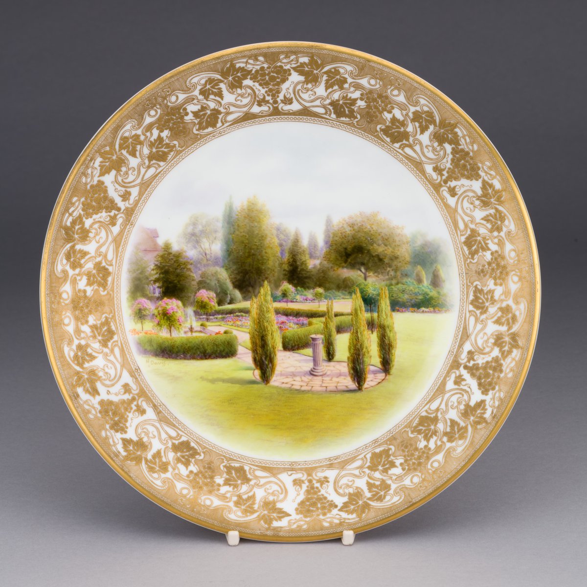 TheMoRW's tweet photo. FREE ONLINE TALK Tues 15 Feb 6pm @PhilipSerrell tells of Harry Davis leading #RoyalWorcester painter. He started in 1898 aged 13 washing the factory steps, did a 7yr apprenticeship, was Painting Foreman for 24yrs & retired at 83!
#RedditchHour #Oxhour
https://t.co/ec6UX1cD9f https://t.co/ZKcipV5GKe