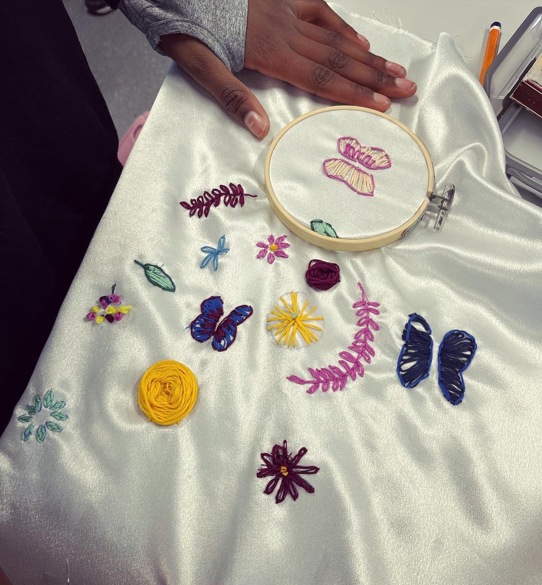 TheHomeEcHub's tweet photo. Second years reached the halfway point with CBA 1 this week. Here’s a sneak peak of what’s yet to come 🤩🪡🧵

#homeeconomics #homeec #creativetextile #thinkingoutsidethebox #sustainability #sustainablefashion https://t.co/Tm2Gf9qzT6