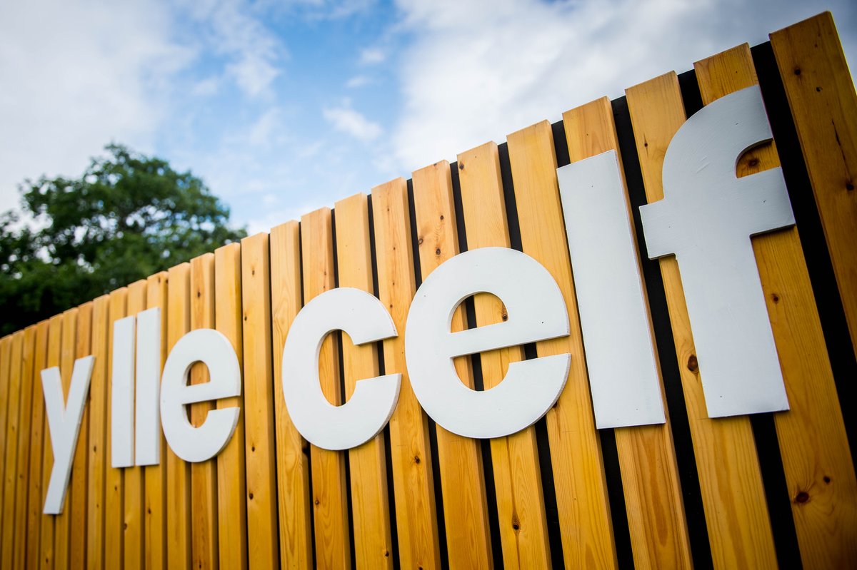 eisteddfod's tweet photo. Cyfle Tendro!
Ry'n ni'n chwilio am gydlynydd a churadur i weithio gyda ni i greu Y Lle Celf yn #steddfod2022.  Diddordeb?  Rhagor yma 👉 https://t.co/bZEOgjeHFd
Dyddiad cau: 14 Chwefror https://t.co/bYSmO0jUH0