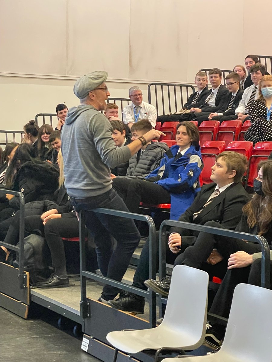 YA_OldAccount's tweet photo. 🎭Y10 students were lucky to have the opportunity to watch an acclaimed theatre production live in school this morning. Covering some challenging elements of PSHE and British Values students immersed themselves in the production and were a credit to the Academy 🎭 #Yewfutures https://t.co/w1uZ2hVQgf