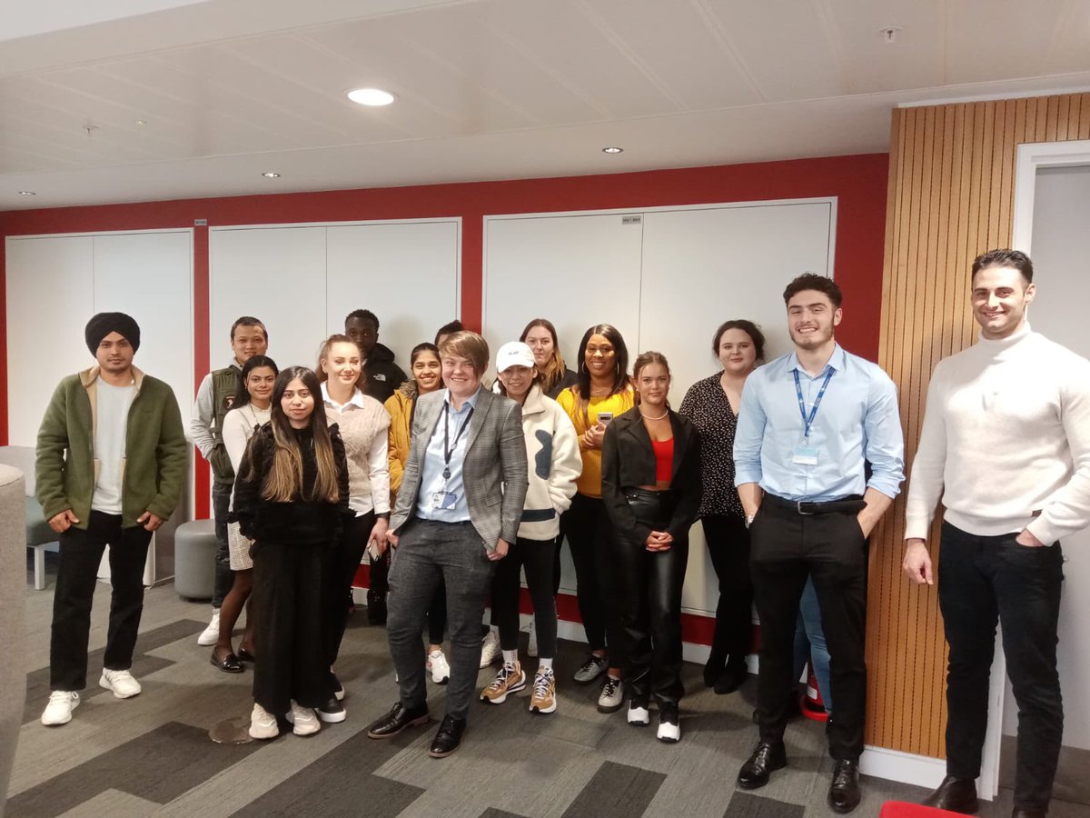 BAMMwlv's tweet photo. Today our second year marketing students had a visit from the head of customer experience at @WolvesHomes who they are working with on their CRM module. Working with real businesses on live issues is part of the @BAMMwlv difference. https://t.co/UwxGAL0eRp