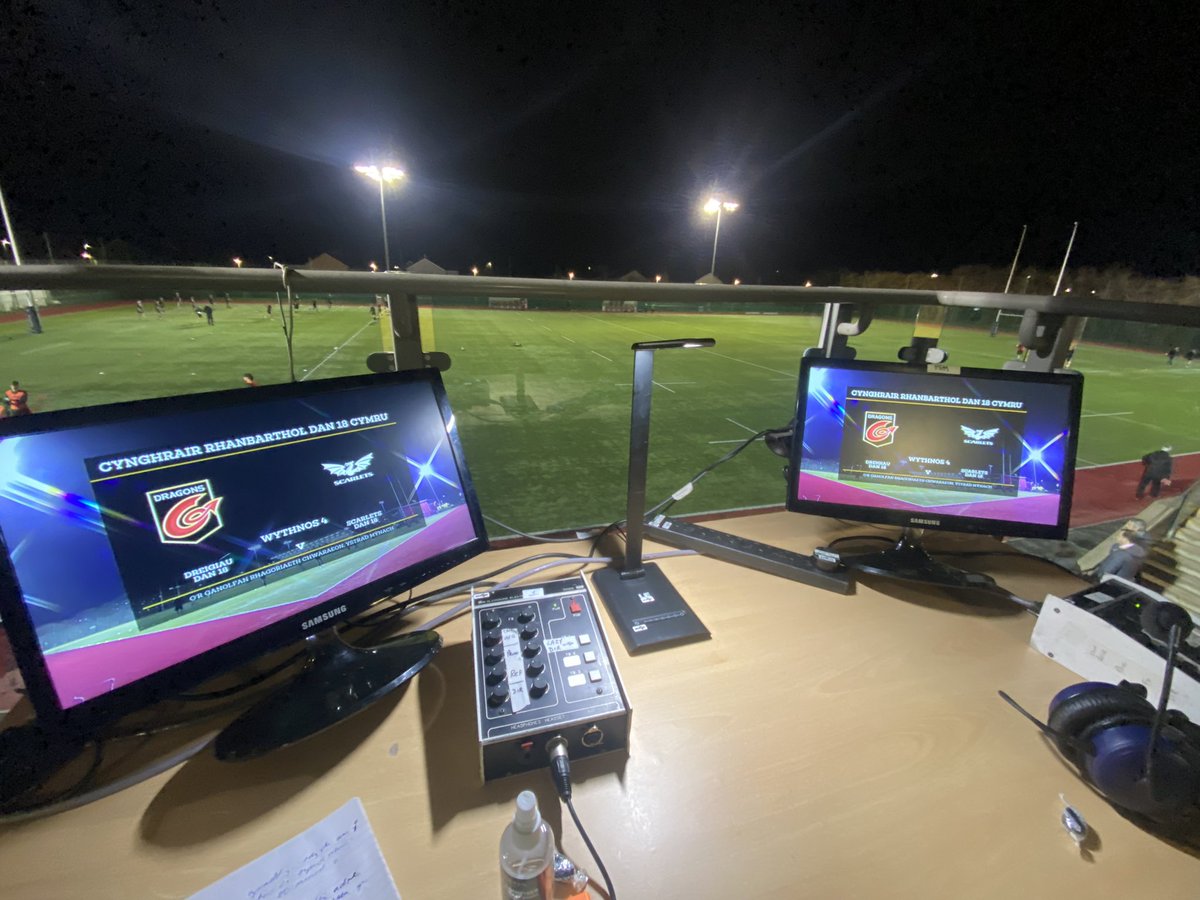 RhysapWilliam's tweet photo. Edrych mlan! Should be Good! @RygbiPawbS4C @dragonsrugby v @scarlets_rugby #RAG18 #DAN18 Gareth Wyatt a fi ar y 🎙 https://t.co/buF9aOiO86