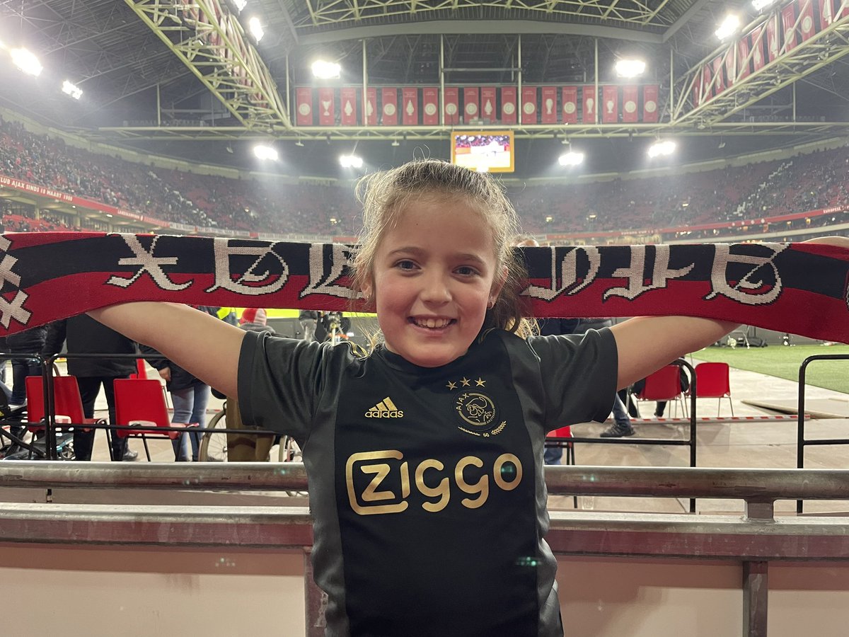 BertKlaassen's tweet photo. Jasmijn (7jr) maakt vanavond haar debuut bij @AFCAjax in de @cruijffarena @AjaxFancare @marijeklaassen https://t.co/0UHHORW1rz