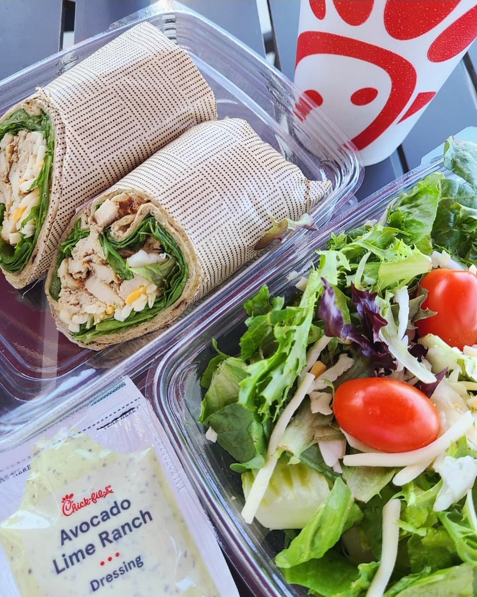 KetoDietEasy's tweet photo. Over the summer, I came to love this chicken cool wrap as a quick meal when out to eat. It is made with a flaxseed flatbread and was 16 net carbs.
.
👉Start keto diet today to lose weight success👈
----
#ketochickfila #ketoatchickfila #chickfilaketo #coolwrap #ketopage #keto https://t.co/HEW5ZvFE8E