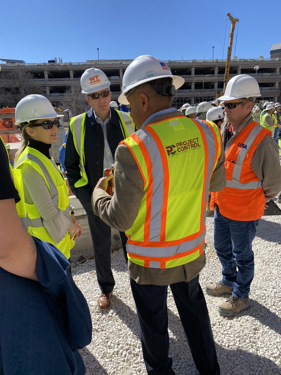utsacaicc's tweet image. A day to say THANK YOU to the 225 workers constructing the SDS/NSCC building in downtown San Antonio!

🔘Electricity is on
🔘HVAC will soon be flowing
🔘Carpeting/flooring next week

So thankful👏🏽

#UTSA #SDSData #SanAntonio #DataScience