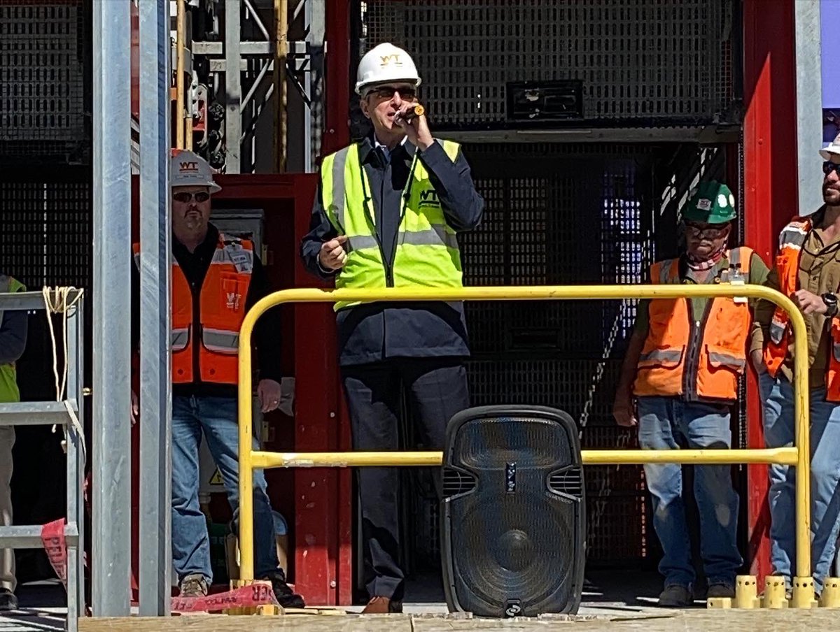 utsacaicc's tweet image. A day to say THANK YOU to the 225 workers constructing the SDS/NSCC building in downtown San Antonio!

🔘Electricity is on
🔘HVAC will soon be flowing
🔘Carpeting/flooring next week

So thankful👏🏽

#UTSA #SDSData #SanAntonio #DataScience