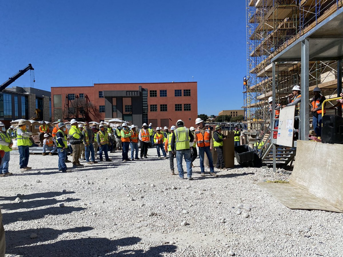 utsacaicc's tweet image. A day to say THANK YOU to the 225 workers constructing the SDS/NSCC building in downtown San Antonio!

🔘Electricity is on
🔘HVAC will soon be flowing
🔘Carpeting/flooring next week

So thankful👏🏽

#UTSA #SDSData #SanAntonio #DataScience