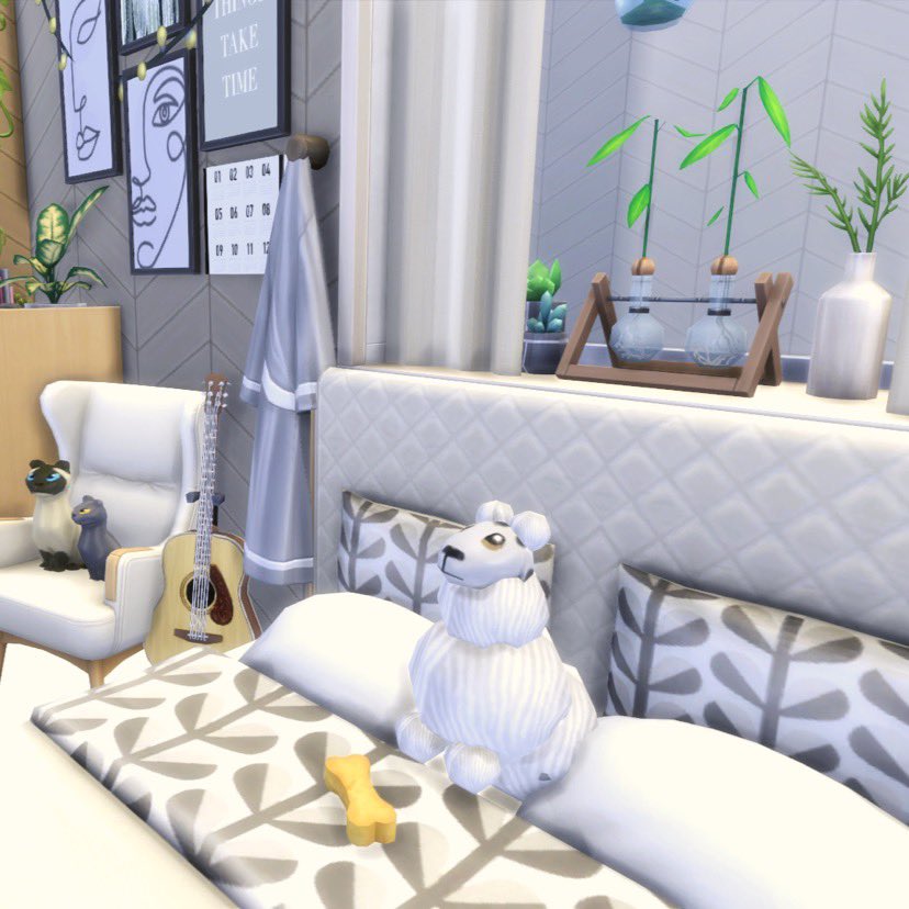 SimLuski's tweet photo. I have posted the first intro to #ts4buildersgames! So exited to be chosen to participate in this build challenge hosted by @jubiesims 🤍

This is typical me, my style, some my interest like my lovely furry friends, camera, all my plants and my cozy warm bed. Hope you like it!🌿 https://t.co/7vJPl0Spiq