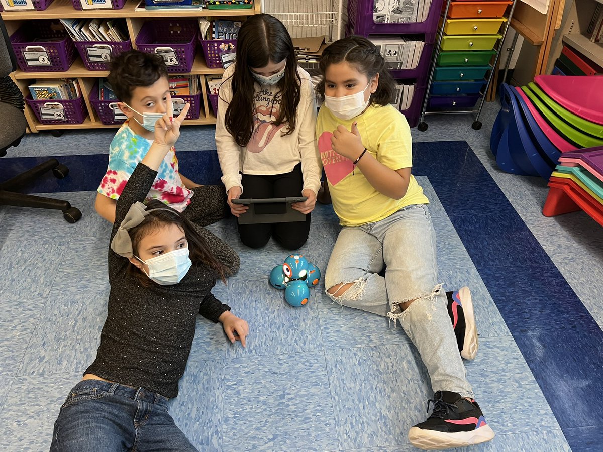 purteaching's tweet image. More Ozobot fun with Miss L! @ParkPrideNB