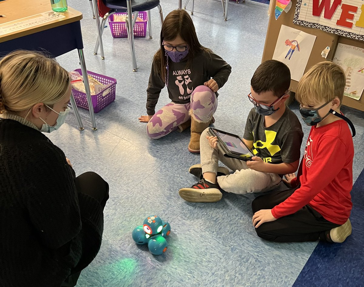 purteaching's tweet image. More Ozobot fun with Miss L! @ParkPrideNB