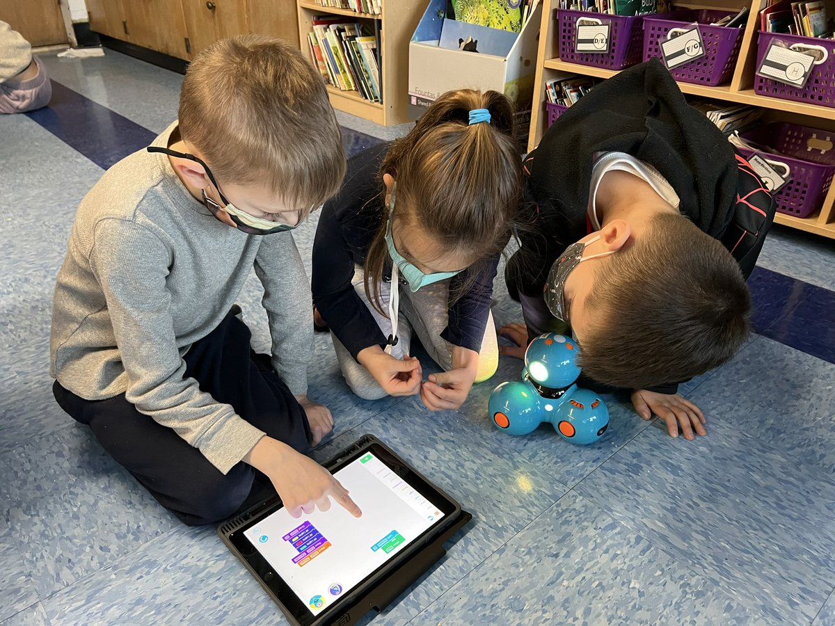 purteaching's tweet image. More Ozobot fun with Miss L! @ParkPrideNB