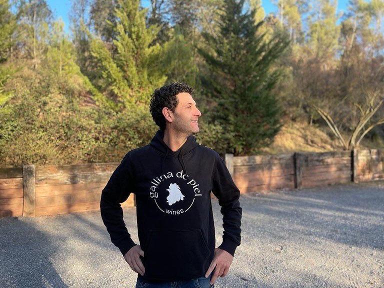 Gallina de Piel Wines (@gallinapielwine) on Twitter photo Entre vinyes i botes vam tenir el plaer de poder explicar, a la Meritxell Falgueras, tota la història que hi ha darrere de cada ampolla de Dolç de Foc🔥
Moltes gràcies Meri per la teva visita i dedicar-nos el teu temps, com sempre, les estones de riures no ens les treu ningú!🙌🏼😉 Entre vinyes i botes vam tenir el plaer de poder explicar, a la Meritxell Falgueras, tota la història que hi ha darrere de cada ampolla de Dolç de Foc🔥
Moltes gràcies Meri per la teva visita i dedicar-nos el teu temps, com sempre, les estones de riures no ens les treu ningú!🙌🏼😉