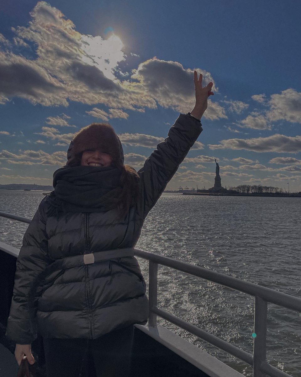 mariacannata's tweet photo. Io felice insieme alla Statua della Libertà. https://t.co/yK1j2LKZtv