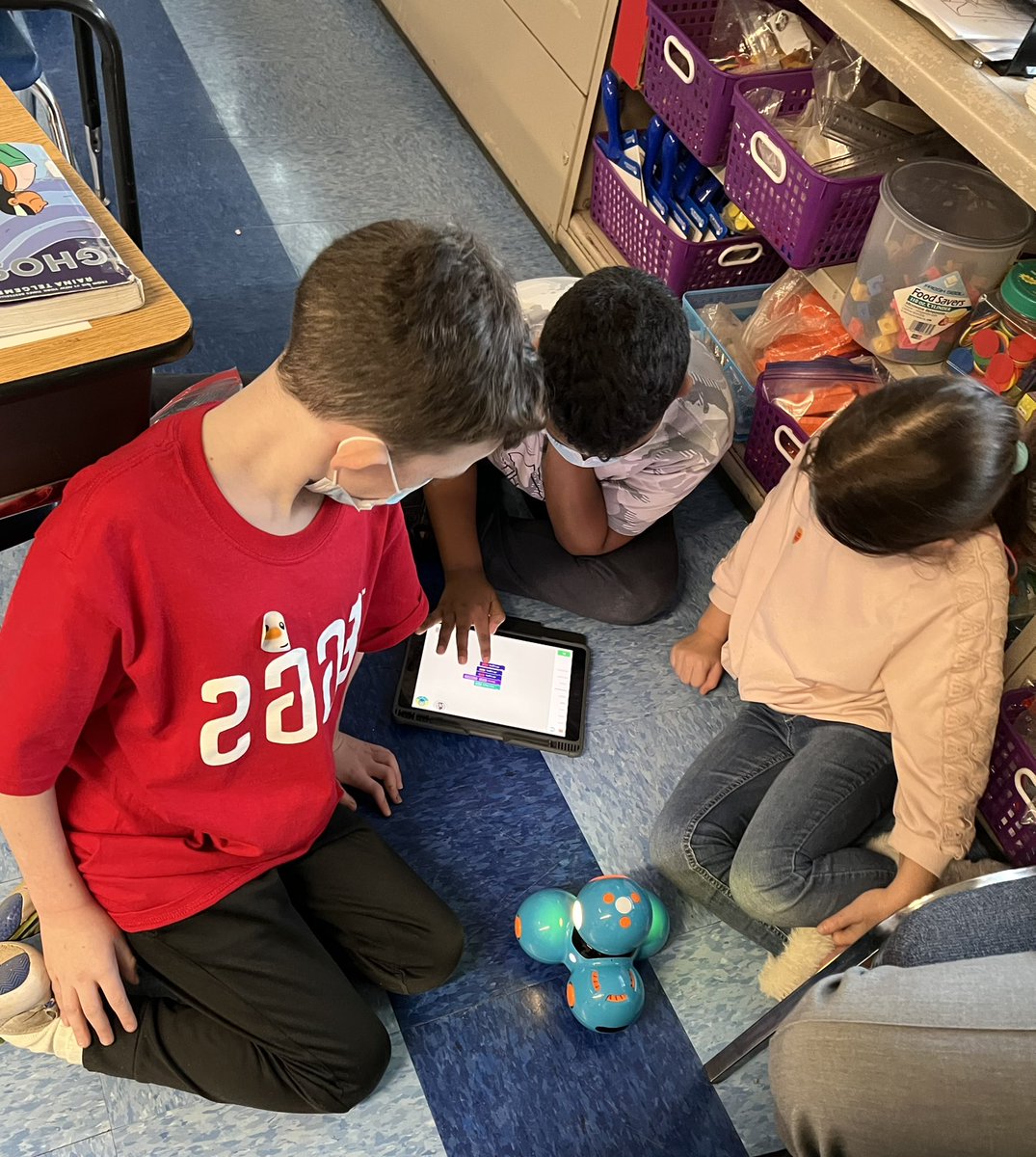 purteaching's tweet image. Having a “tech-tastic” time with Ozobots today!