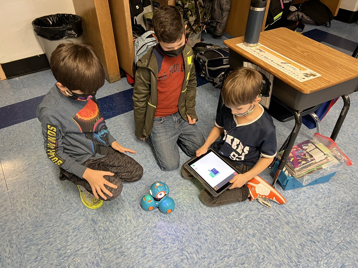 purteaching's tweet image. Having a “tech-tastic” time with Ozobots today!