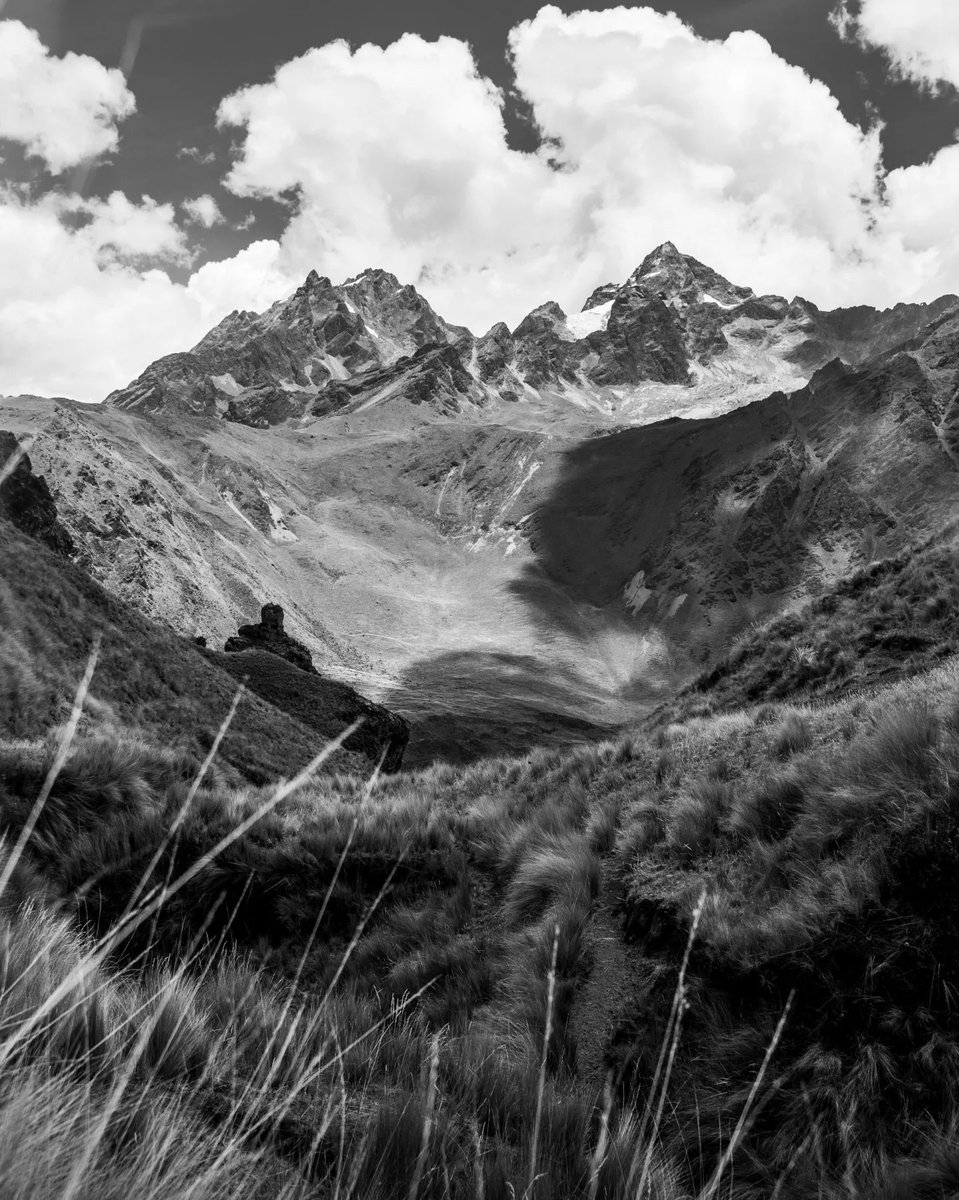 I'm taking applications for an expedition to Peru in May 2022 to document and experience the culture of the Quechua people and explore the stunning beauty of the Andes. Apply here!

artofstoryzw.com/experiences