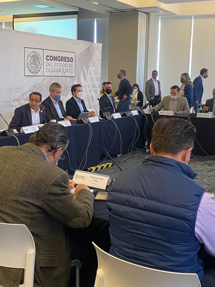 amdagto's tweet photo. Nuestro Presidente Ejecutivo @AGPalomino10 presente en @CongresoGto con #Diputados y #Empresarios para revisar el impacto económico ante la #escasez de #microcomponente en la #industriaautomotriz de #Guanajuato. https://t.co/B9EM7E78eg