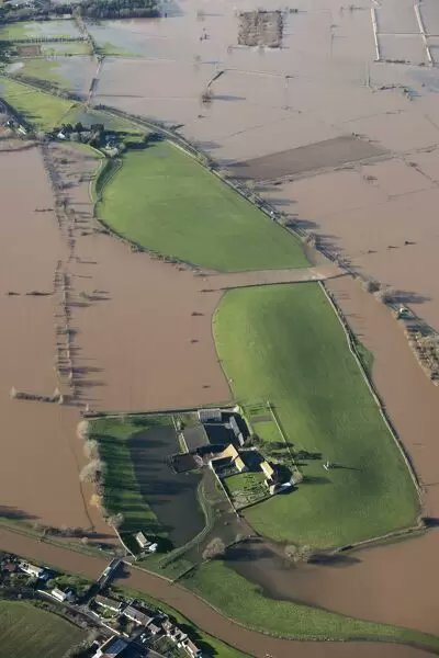 Dramatic flood footage of the #IronAge/#Saxon 'hillfort' at #Athelney, Somerset, inadvertently demonstrating its defendable characteristics as they would have been prior to the draining of the #Somerset levels.
📸©Historic England. #Archaeology #HillfortsWednesday