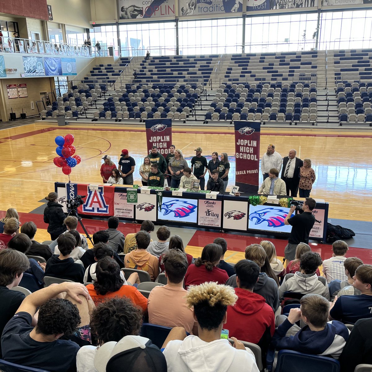 Congratulations to our signees today! 

Stone Karcher to <a href="/Miners_FB/">S&T Football</a> 
Korey Read to <a href="/Miners_FB/">S&T Football</a> 
Robert Kelly to <a href="/MBUFootball/">Missouri Baptist Football</a> 
Jett Steele to <a href="/MOSOFootball/">Missouri Southern Football</a> 

#JoplinU 🙌 #GoEagles 🦅