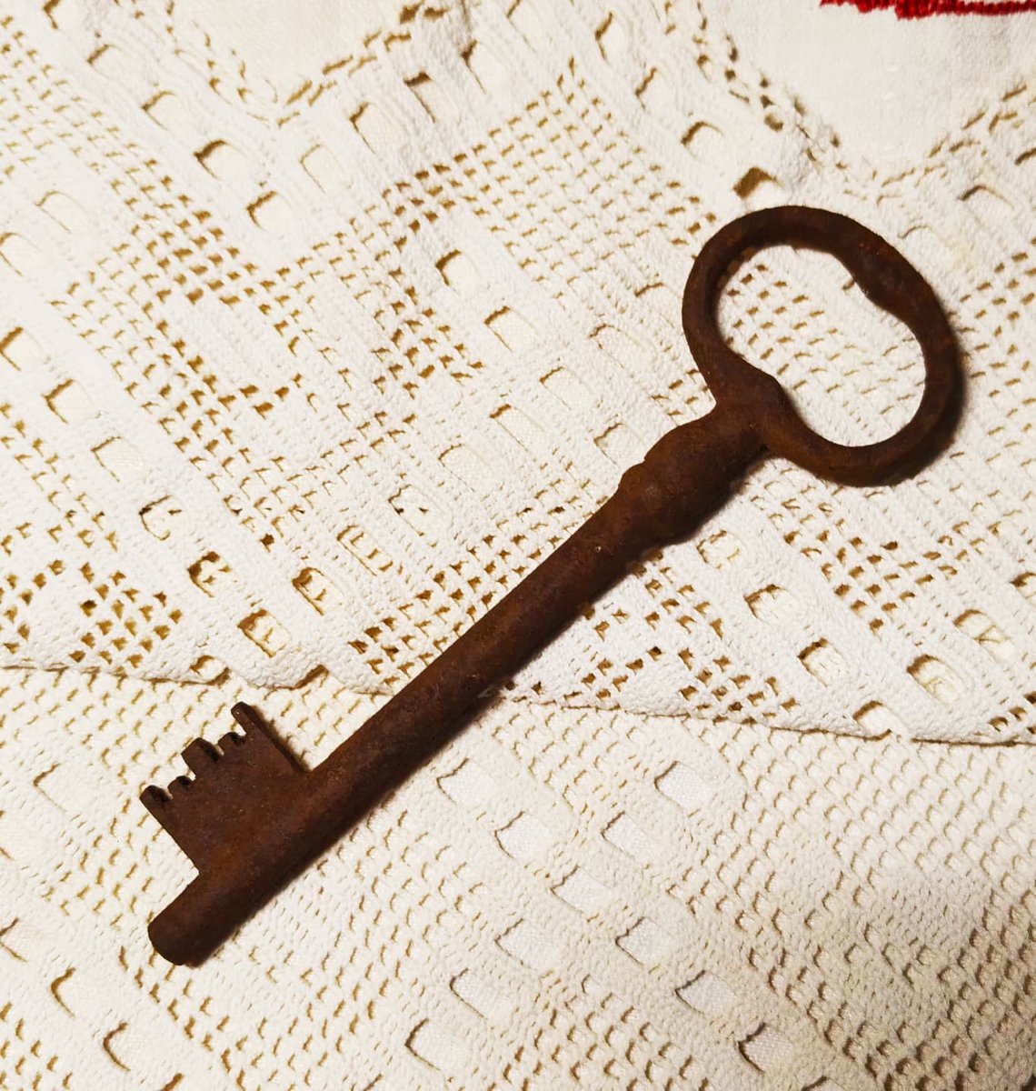 VintageSoviet's tweet photo. #Old #key #vintage #Skeleton Key #Rustic #Decor #steampunk #craft #supply #rustyiron key #wedding supply
https://t.co/4W5koHWj7T @Etsy https://t.co/i3bDR21llM