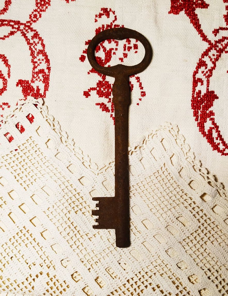 VintageSoviet's tweet photo. #Old #key #vintage #Skeleton Key #Rustic #Decor #steampunk #craft #supply #rustyiron key #wedding supply
https://t.co/4W5koHWj7T @Etsy https://t.co/i3bDR21llM