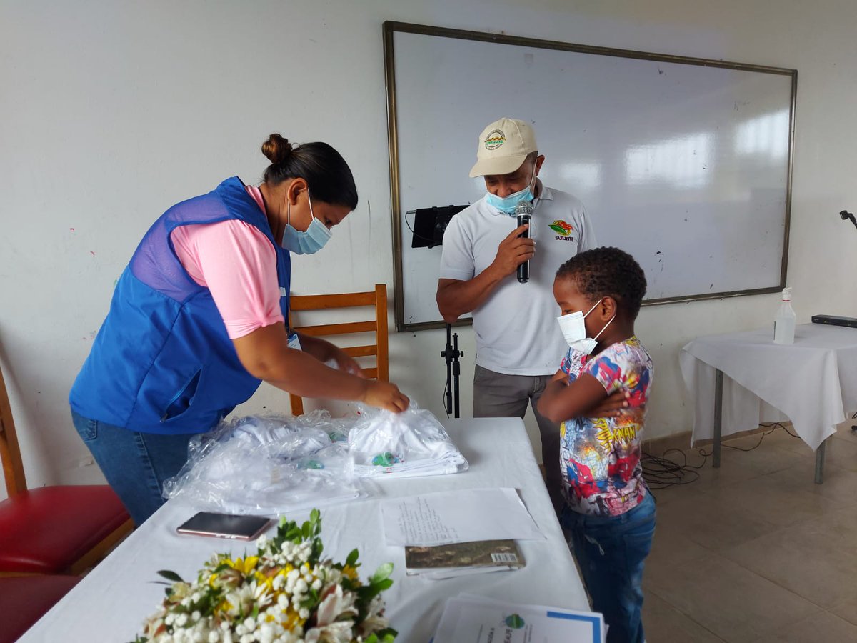 ARNColombia's tweet photo. La estrategia de la @ARNColombia se realizó como parte de las actividades propuestas desde las iniciativas comunitarias y fue apoyada por #FutbolNet del @FCBarcelona_es, #GranTierraEnergy y @Corpoamazonia1. 🙌 https://t.co/J8BcPa05Zj